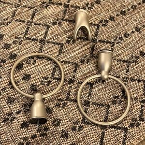 Elegant Silver Towel Ring Set